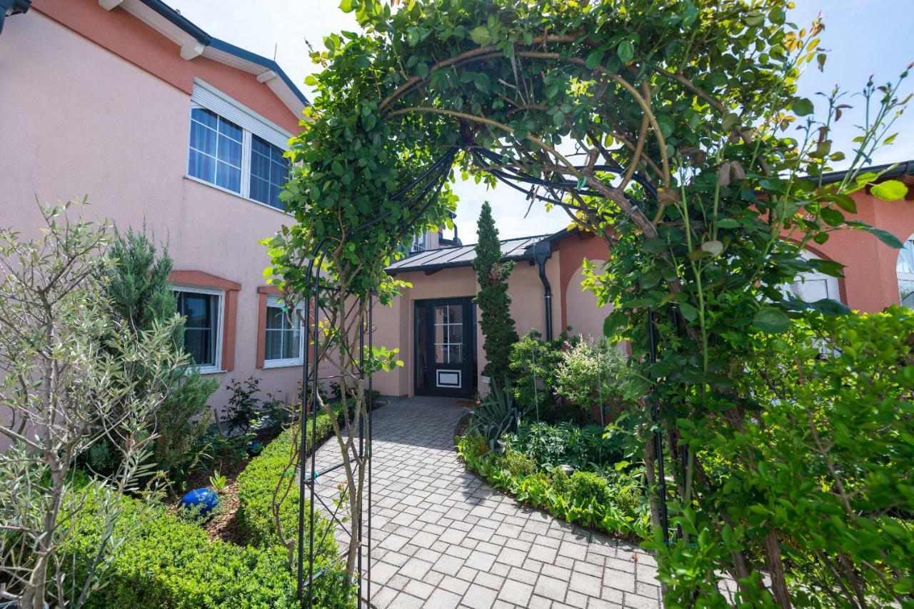 Sekt & Wein - Walter Klein Apartamento Illmitz Exterior foto